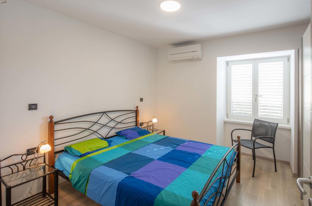 Apartments Villa Adrienne Mali Losinj Exterior photo