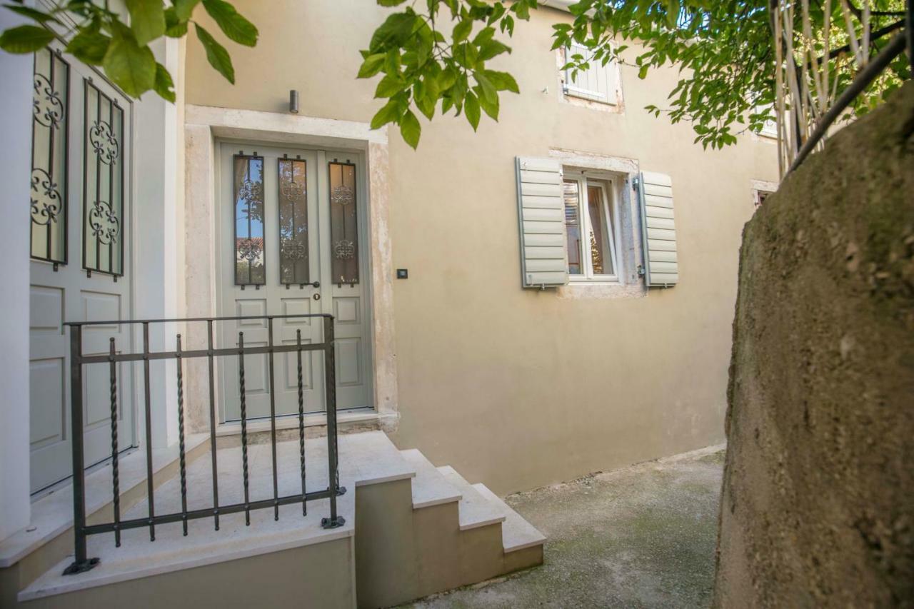Apartments Villa Adrienne Mali Losinj Exterior photo
