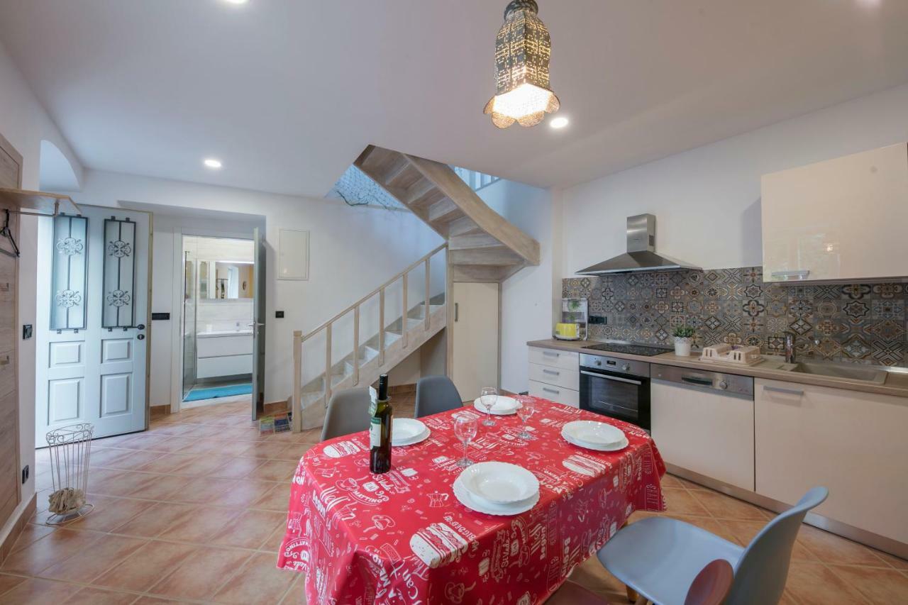 Apartments Villa Adrienne Mali Losinj Exterior photo