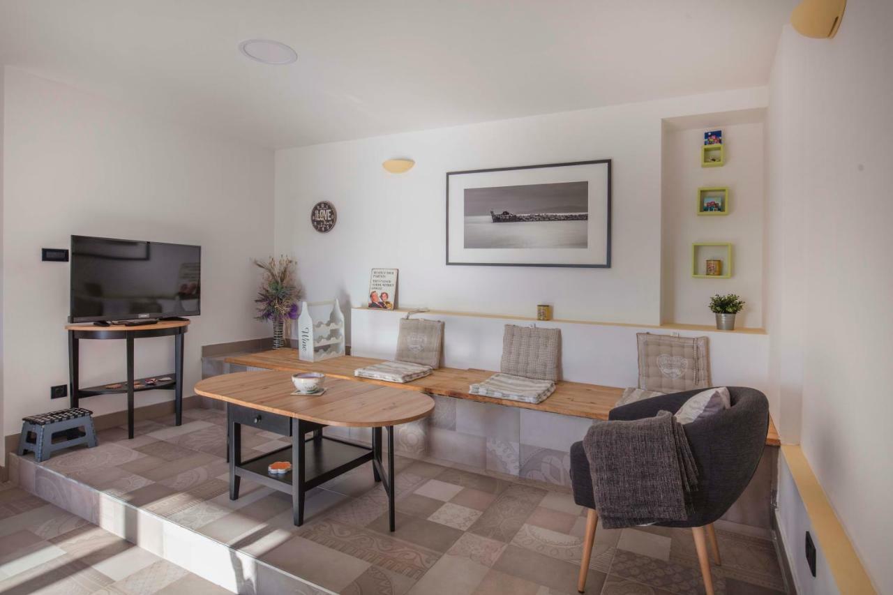 Apartments Villa Adrienne Mali Losinj Exterior photo