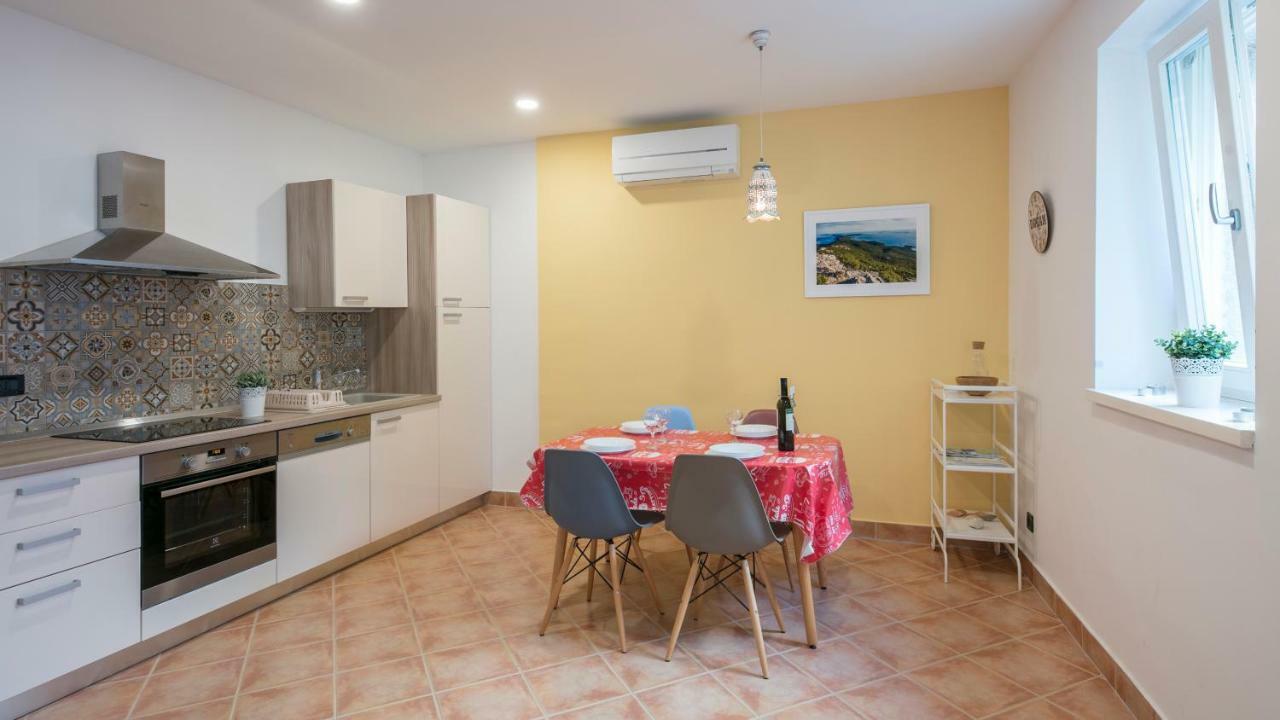 Apartments Villa Adrienne Mali Losinj Exterior photo